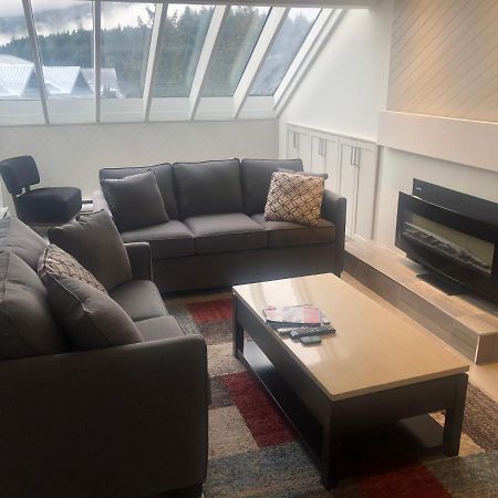 וויסטלר Hearthstone Lodge Loft, Village Centre, Private Hot Tub, Sleeps 6 מראה חיצוני תמונה